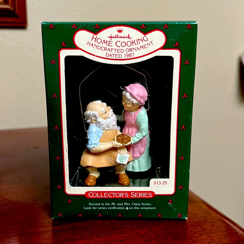 Hallmark Keepsake Mr & Mrs Claus #2